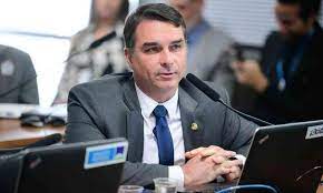 Flávio Bolsonaro diz que o STF está se preparando para condenar Bolsonaro