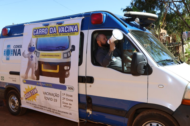 Carro da Vacina vai ao Sol Nascente e servidores são homenageados