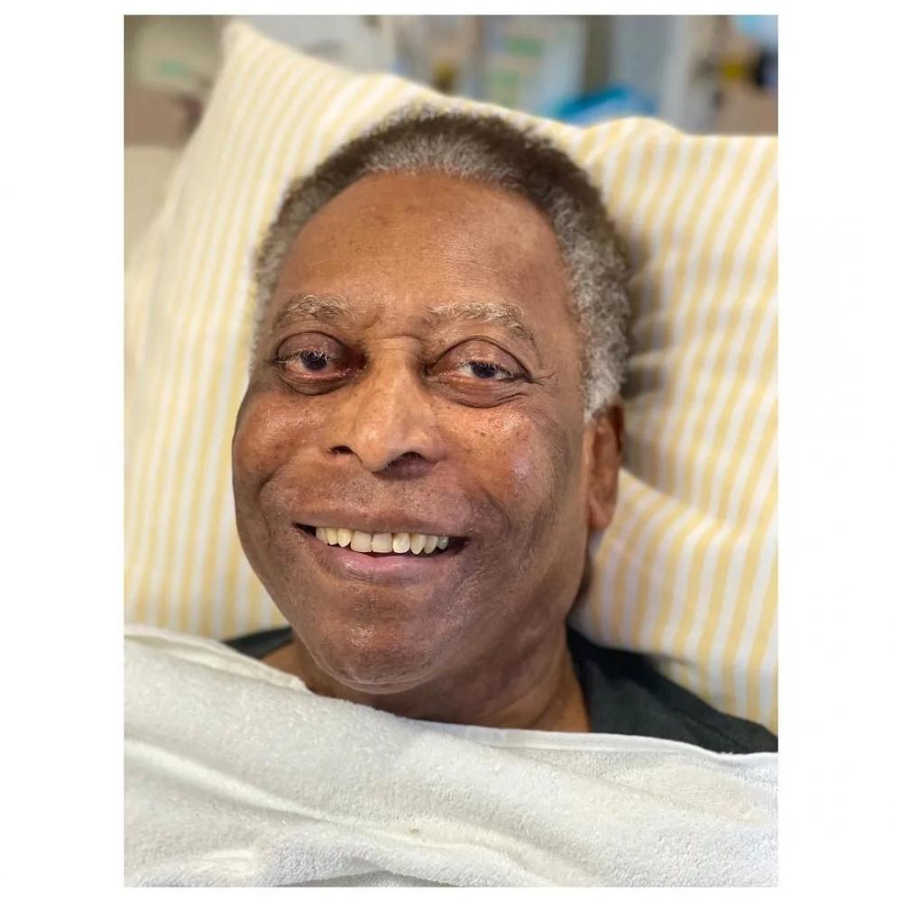 Pelé divulga Boletim Médico para tranquilizar fãs