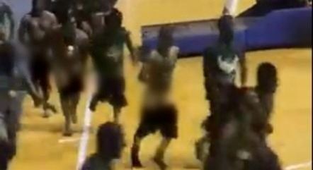Seis alunos são expulsos da universidade após se masturbarem diante de jogadoras de vôlei em torneio