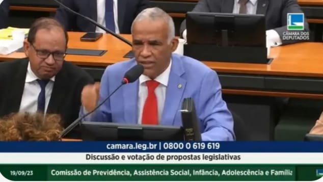 Votação de projeto que proíbe casamento homoafetivo têm bate-boca e deputado dizendo que homem tem “binga” e mulher tem “tcheca”