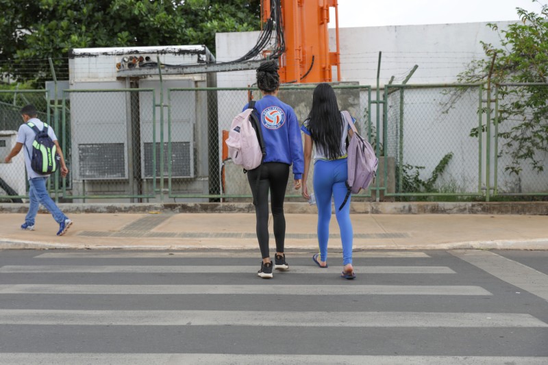 Cursos, blitzes e palestras reforçam uso e respeito às faixas de pedestres