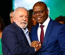 Escolas são orientadas pelo governo petista a permitir uso de banheiro com base no gênero