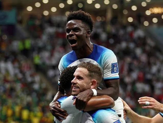 Inglaterra vence Senegal por 3 x 0, enfrenta a França nas quartas de final