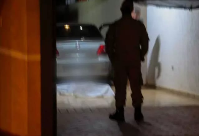 Idosa morre prensada e fica seis horas entre o próprio carro e a parede 