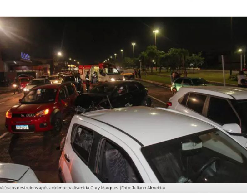 Colisão entre vários carros na Avenida Gury Marques deixa feridos e trânsito tumultuado 
