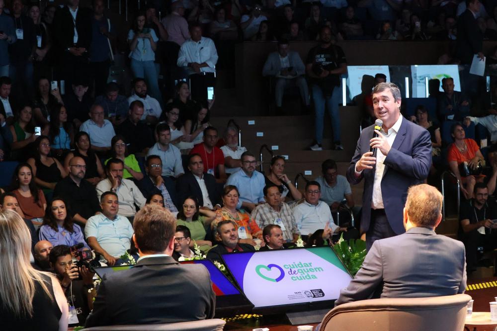 Programa vai pagar auxílio de R$ 900 para cuidadores de pessoas com deficiência em MS