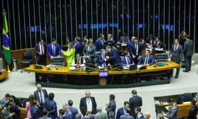 Oposição faz ‘paredão humano’ para obstruir votação na Câmara do Deputados