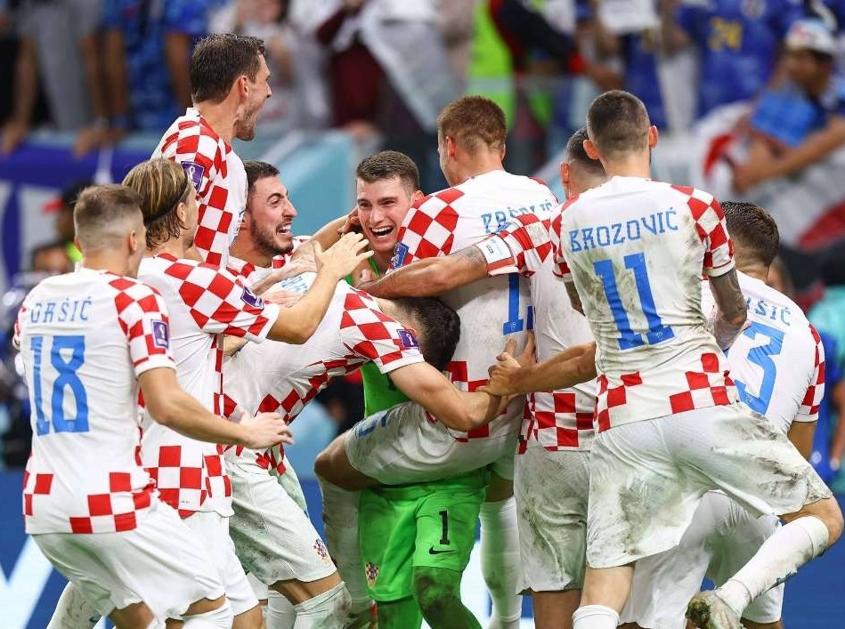 Croácia derrota Japão nos pênaltis, enfrenta o Brasil nas quartas de final