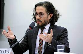 Justiça condena Jean Wyllys a pagar uma indenização de R$ 10 mil ao MBL