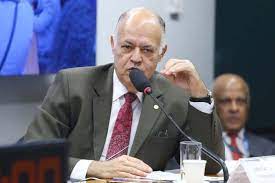 Projeto que proíbe casamento homoafetivo é aprovado por Comissão da Câmara dos Deputados