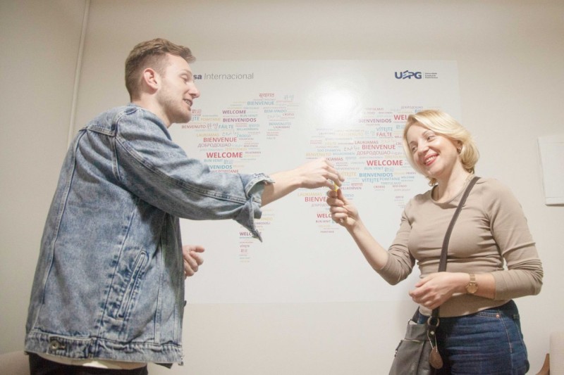 UEPG recebe pesquisadora ucraniana da área de propriedade intelectual