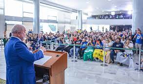 Governo do PT bloqueia mais de R$ 116 milhões do orçamento para bolsistas