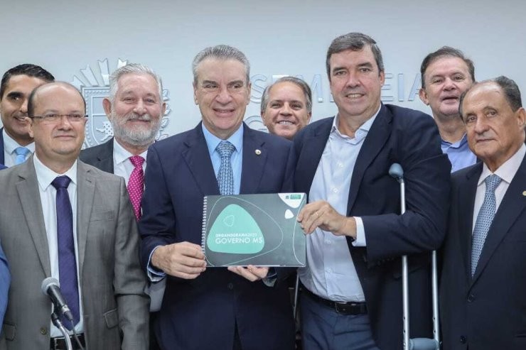 Com deputados, Coronel David recebe Riedel, para entregar organograma do novo Governo