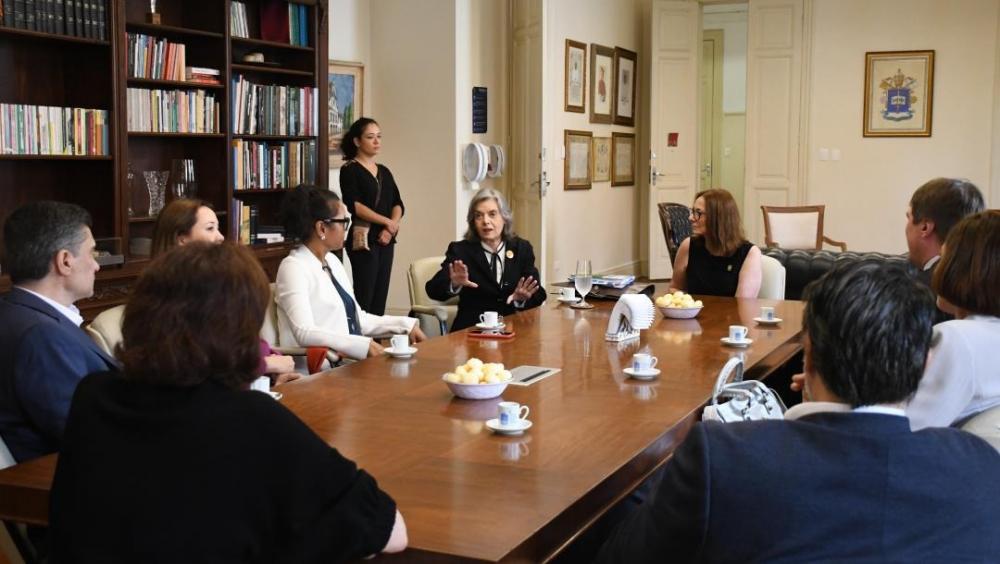 Ministra Cármen Lúcia vai acompanhar eleições na Argentina neste domingo