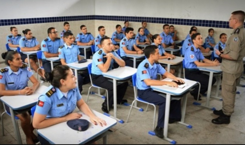 Lula pretende acabar com mais de 120 escolas cívico-militares no Brasil