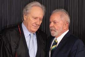 TSE aprova contas da campanha de Lula mesmo com irregularidades