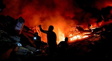 Israel faz 2ª noite de ataques terrestres contra Gaza