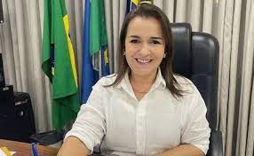 Prefeita Adriana Lopes sanciona último Refis de 2023 com 90% de desconto