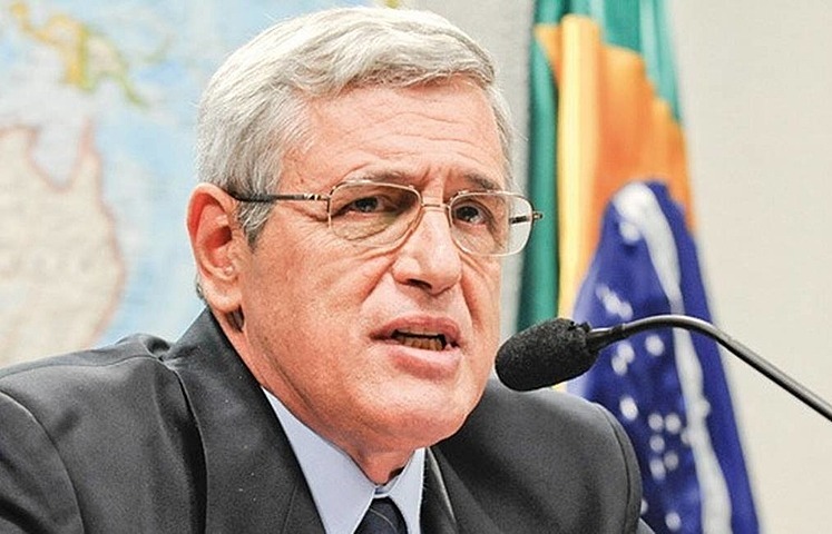 General se manifesta contra suspensão de compra de blindados do Exército