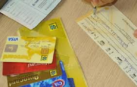 Com corte da Selic, taxas do cartão e cheque especial ficam mais baixas