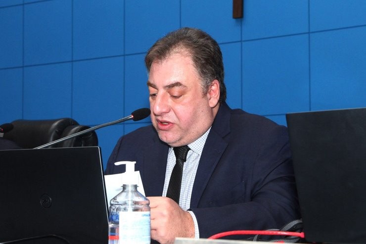 Em discurso contundente, Neno Razuk apoia Enfermagem e defende piso nacional