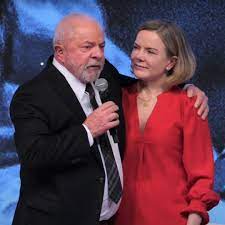 Gleisi Hoffmann tem ataque de fúria contra a imprensa