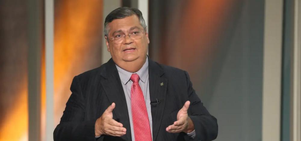 Dino afirma que não demitirá assessores que receberam “dama do tráfico”