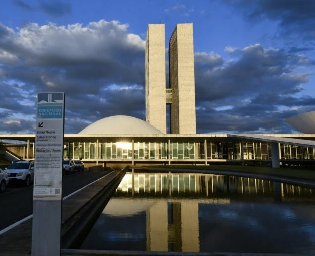 PEC do Estouro foi aprovada com 64 votos favoráveis no Senado