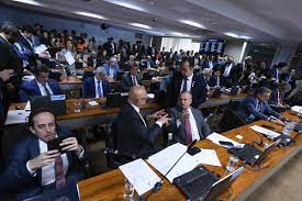 Comissão do Senado aprova taxação dos super-ricos e fundos offshore