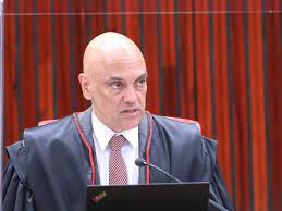 Após constranger advogado, Moraes debocha da OAB