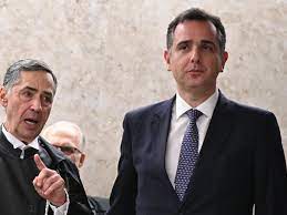 Senado atrasa PEC que barra militares em eleições e prioriza briga com STF