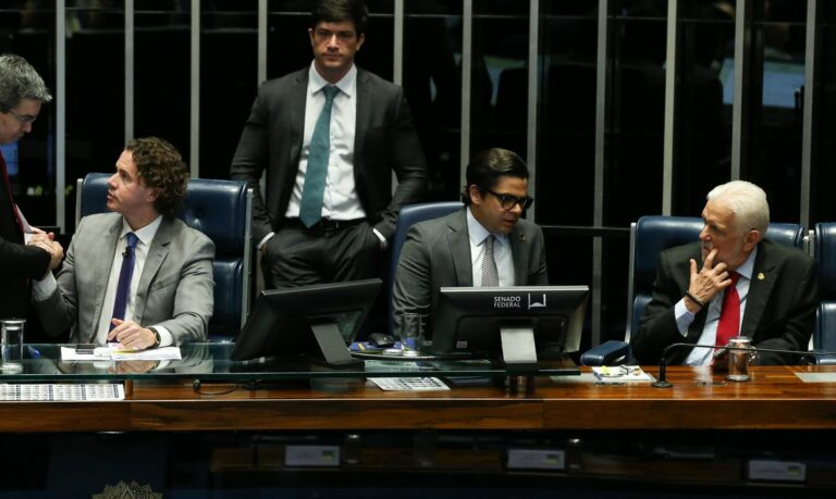 PL da taxação dos fundos exclusivos e offshores é aprovado pelo Senado