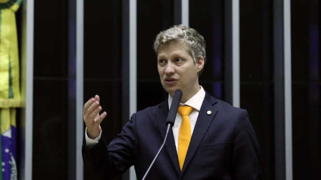 Deputados da oposição protocolam pedido de CPI para apurar abuso de autoridade por parte do STF e TSE