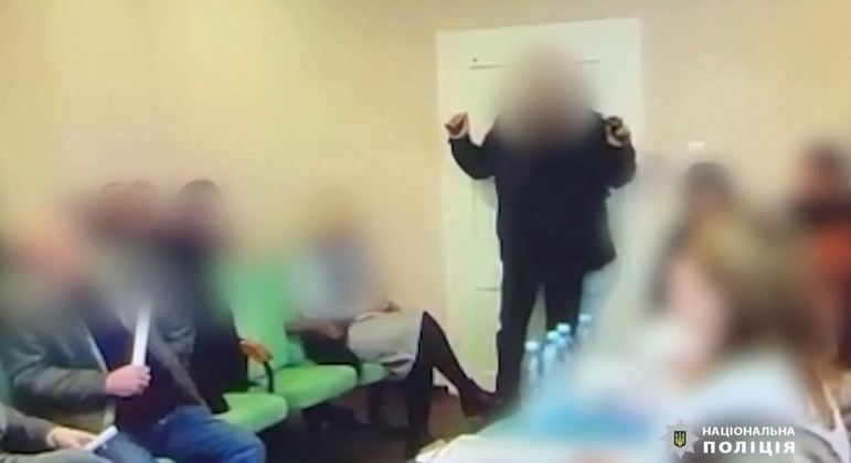 Durante reunião deputado ucraniano detona três granadas e uma pessoa morre