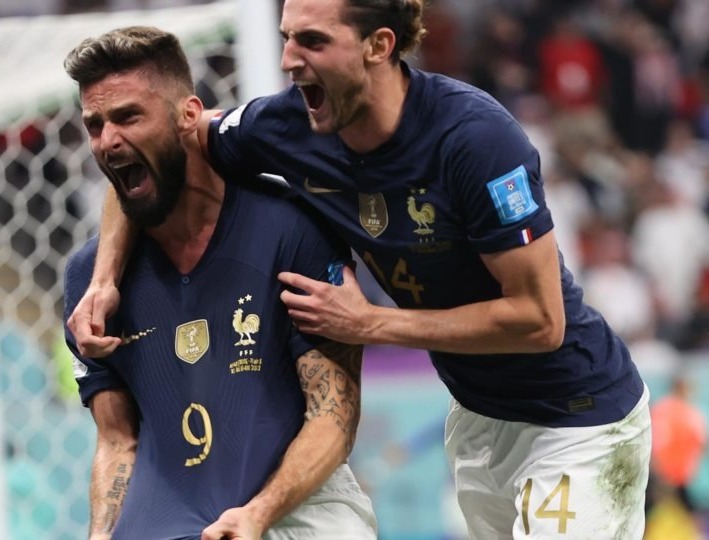 França vence Inglaterra por 2 x 1 e enfrenta Marrocos na semifinal