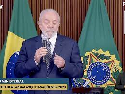 Lula diz que espera que Dino seja um “comunista do bem” no STF