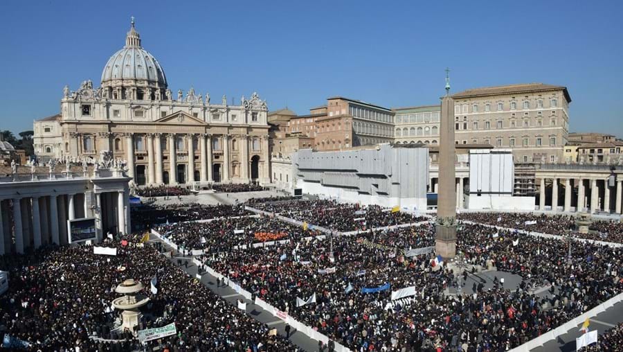 Vaticano diz que bênção de casais do mesmo sexo não é uma heresia