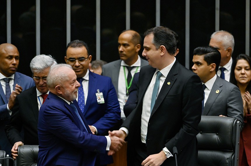 Lula terá de negociar com o Congresso, após vetar trechos do Orçamento