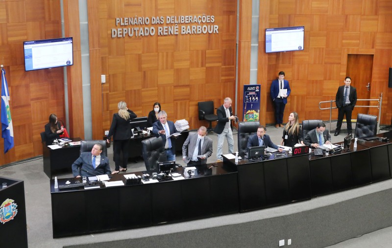 Deputados limpam a pauta de vetos. Dos 34 votados, cinco foram derrubados