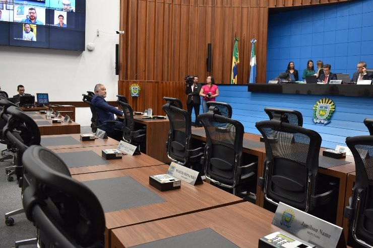 Deputados devem votar oito projetos em segunda discussão nesta terça-feira