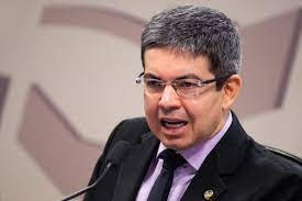 Randolfe pede indiciamento de Michelle em inquérito do STF