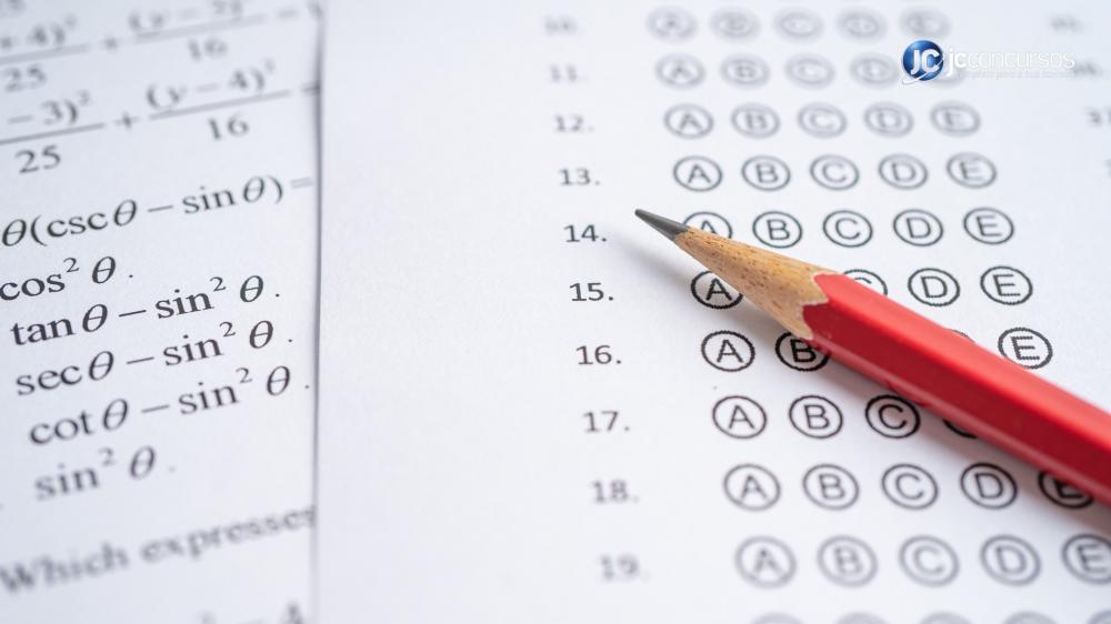 Confira a lista de concursos abertos com salários de até R$ 14 mil no país