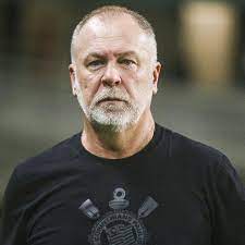 Mano Menezes comenta demissão e provoca diretoria do Corinthians