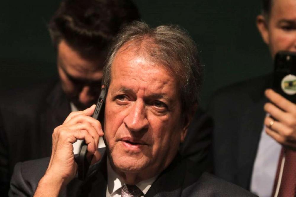 PF prende em flagrante Valdemar Costa Neto com arma de fogo