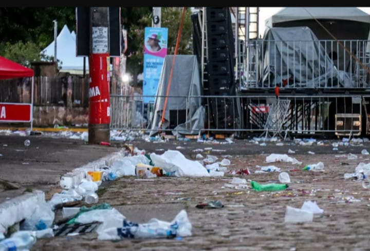 Após Carnaval, ruas da Esplanada Ferroviária amanhece com lixo espalhado