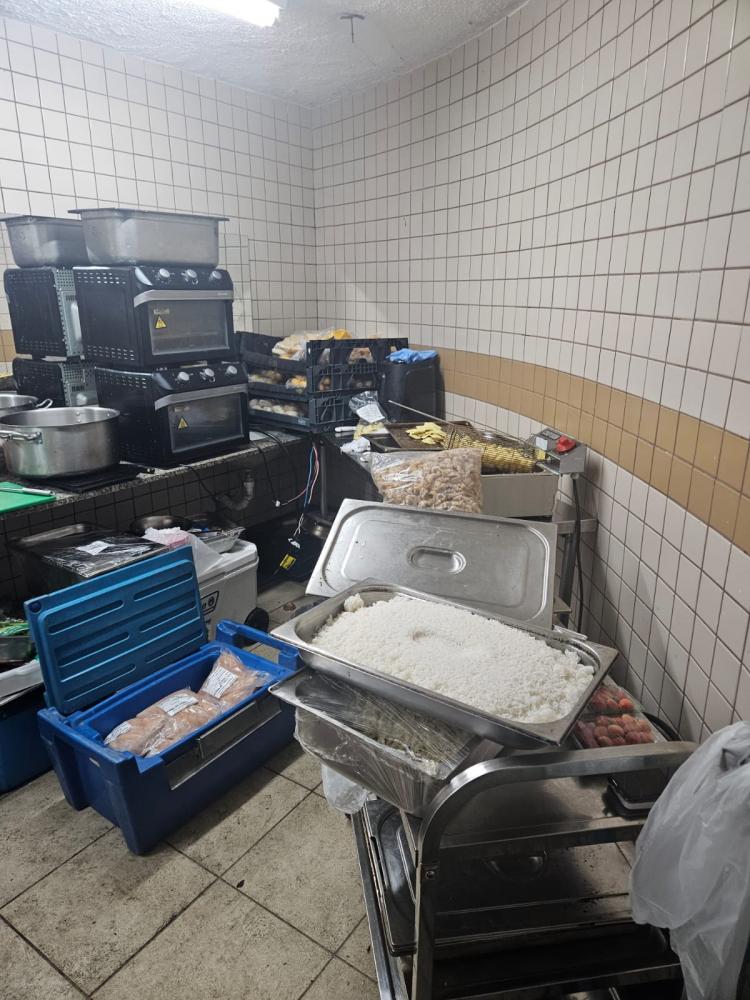 Presa responsável por camarote na Sapucaí por preparar e armazenar alimentos no banheiro