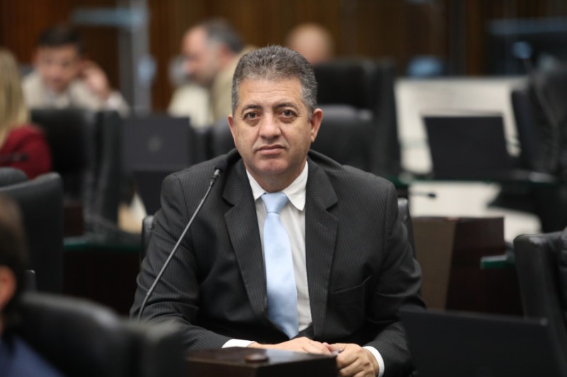 Deputado Cobra Repórter pede regularização do fornecimento de Ustequinumabe para pessoas com Doença de Crohn
