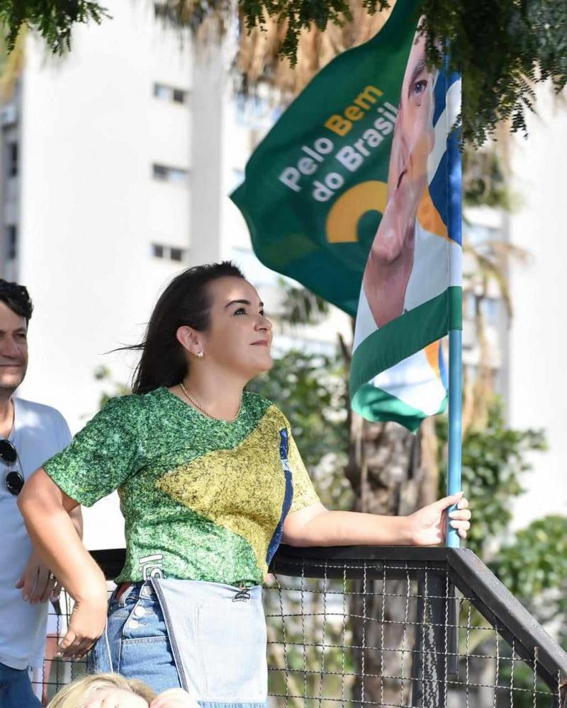 Prefeita Adriane Lopes participa do ato de Bolsonaro em prol da democracia