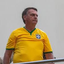 Em ato pela democracia Bolsonaro nega plano de golpe e fala em “passar a borracha no passado”